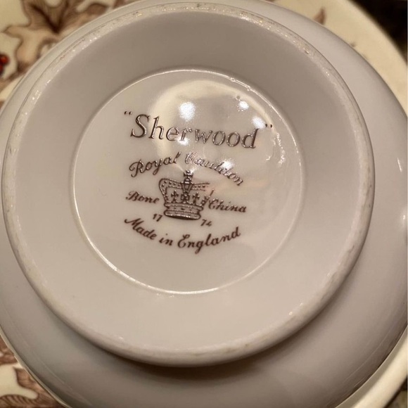 Holly and Ivy Sherwood Fine Bone China soup bowls. Vintage MADE IN England - Picture 3 of 4